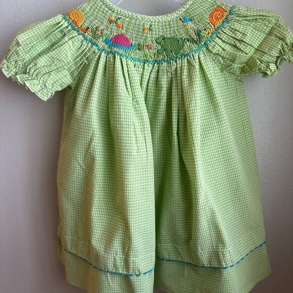 Smocked green dress with frogs and snails, size 9 months - Picture 1 of 3